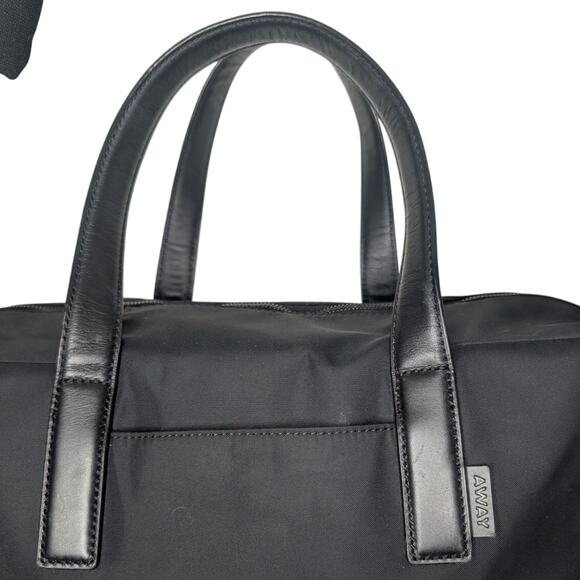 Away Everywhere Weekender Bag Travel Carry-On Duffle in Black - Picture 6 of 10